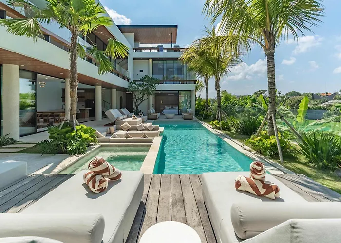 Brand New Jade Luxury 5br - Private Pool Jacuzzi And Rooftop In Berawa Villa Canggu