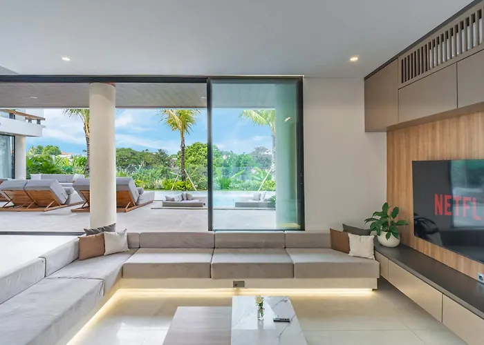 Brand New Jade Luxury 5br - Private Pool Jacuzzi And Rooftop In Berawa Villa