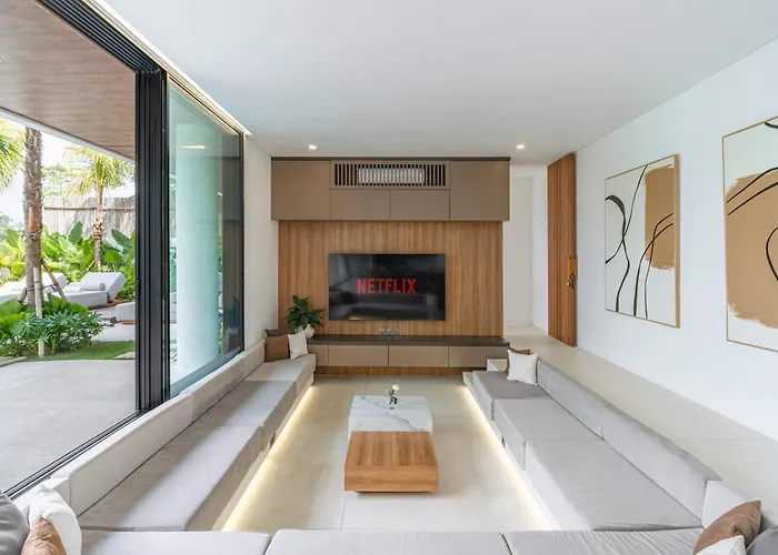 Brand New Jade Luxury 5br - Private Pool Jacuzzi And Rooftop In Berawa * Canggu