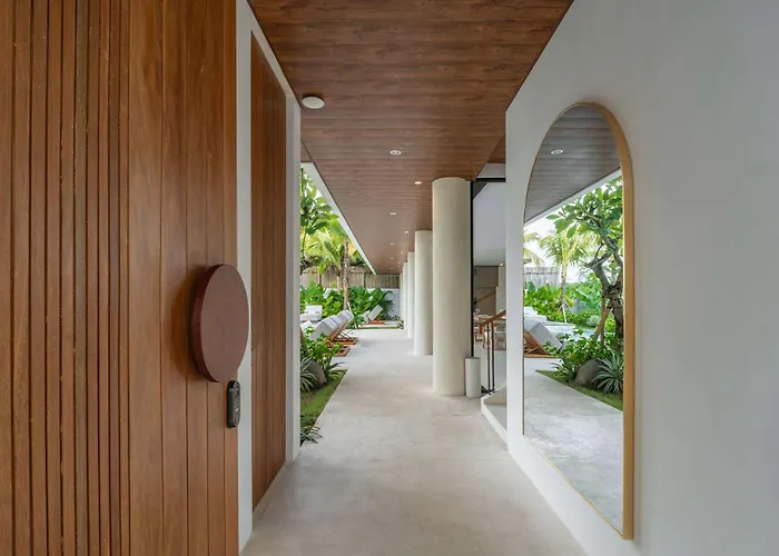 Villa Brand New Jade Luxury 5br - Private Pool Jacuzzi And Rooftop In Berawa Canggu