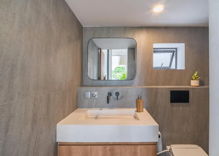 Villa Brand New Jade Luxury 5br - Private Pool Jacuzzi And Rooftop In Berawa *