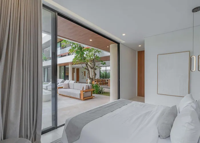 Brand New Jade Luxury 5br - Private Pool Jacuzzi And Rooftop In Berawa * Canggu