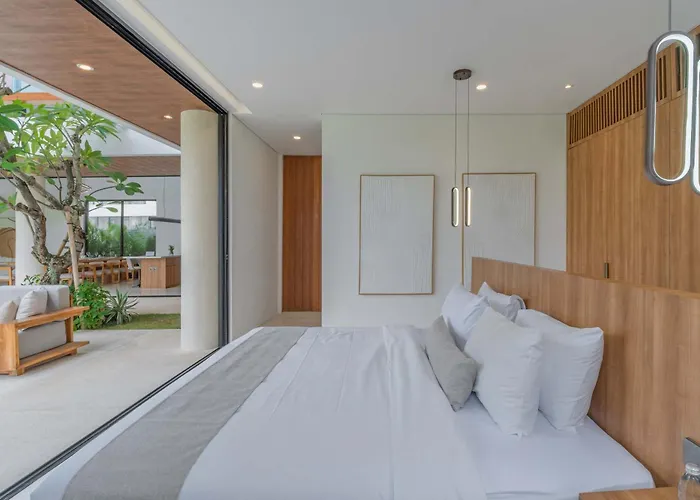 Villa Brand New Jade Luxury 5br - Private Pool Jacuzzi And Rooftop In Berawa