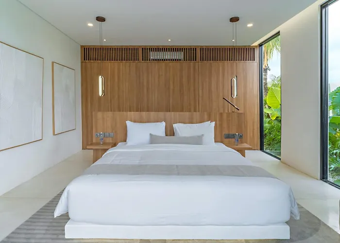 Brand New Jade Luxury 5br - Private Pool Jacuzzi And Rooftop In Berawa Villa