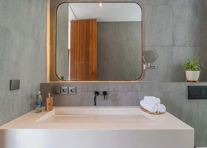 Brand New Jade Luxury 5br - Private Pool Jacuzzi And Rooftop In Berawa Villa Canggu
