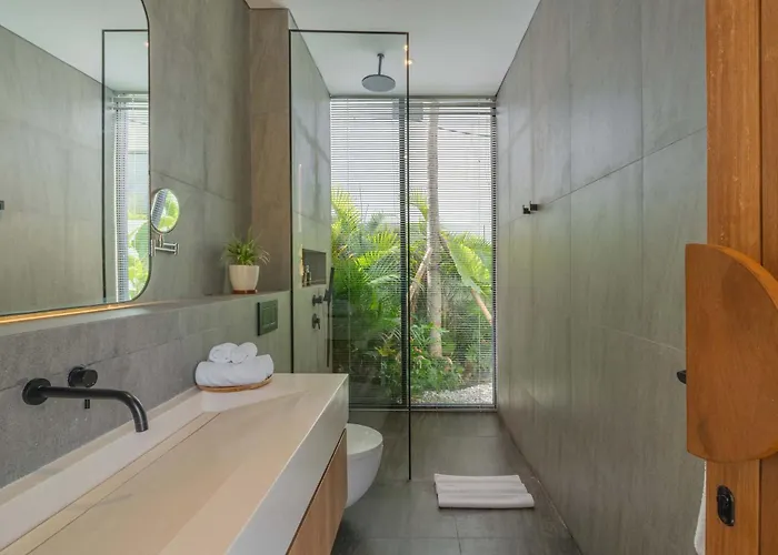 Brand New Jade Luxury 5br - Private Pool Jacuzzi And Rooftop In Berawa Villa Canggu