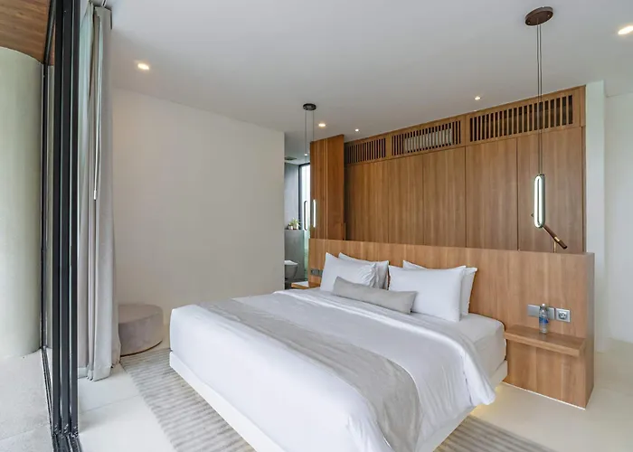 Brand New Jade Luxury 5br - Private Pool Jacuzzi And Rooftop In Berawa Villa