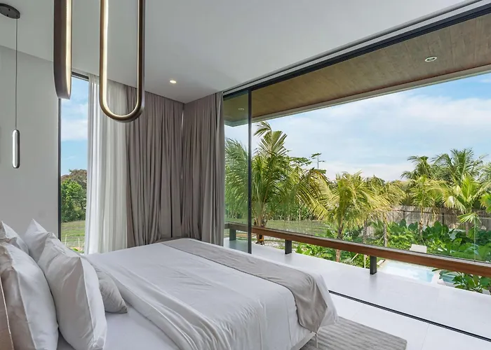 Villa Brand New Jade Luxury 5br - Private Pool Jacuzzi And Rooftop In Berawa