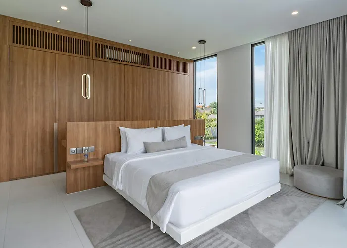 Brand New Jade Luxury 5br - Private Pool Jacuzzi And Rooftop In Berawa Canggu