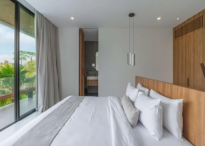 Villa Brand New Jade Luxury 5br - Private Pool Jacuzzi And Rooftop In Berawa Canggu