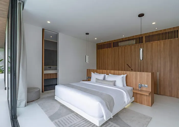Brand New Jade Luxury 5br - Private Pool Jacuzzi And Rooftop In Berawa Villa Canggu