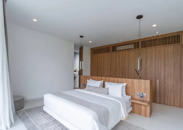 Brand New Jade Luxury 5br - Private Pool Jacuzzi And Rooftop In Berawa Villa *