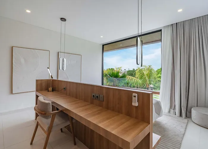 Villa Brand New Jade Luxury 5br - Private Pool Jacuzzi And Rooftop In Berawa *