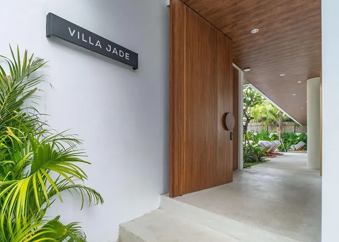 Brand New Jade Luxury 5br - Private Pool Jacuzzi And Rooftop In Berawa Villa Canggu